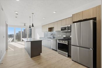 Kitchen with large refrigerator4